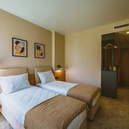 B1 Downtown Hotel, Hotel 3*