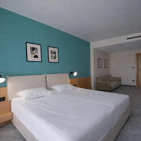 B1 Downtown Hotel, Hotel 3*