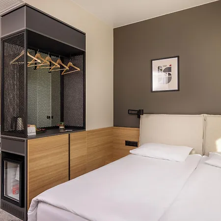 Hotel B1 Downtown Hotel, 3*