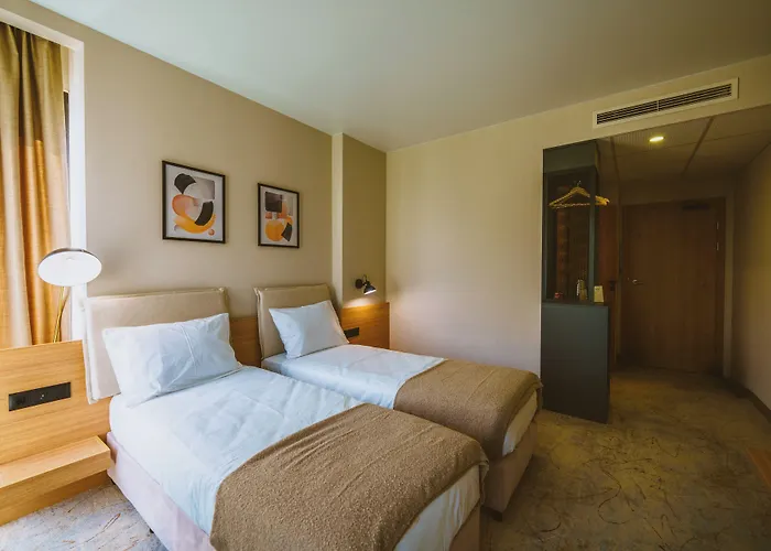 B1 Downtown Hotel, Hotel 3*