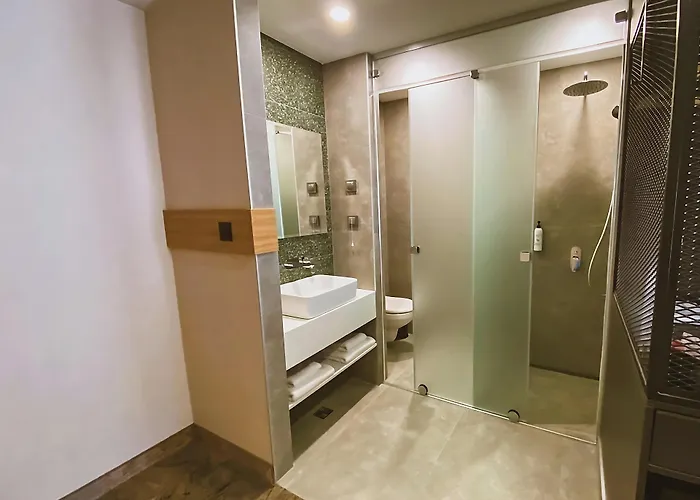 מלון B1 Downtown Hotel, 3*